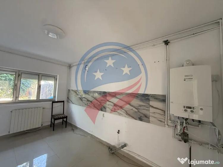 Casă cu 7 camere cu Teren 372 Mp în Central