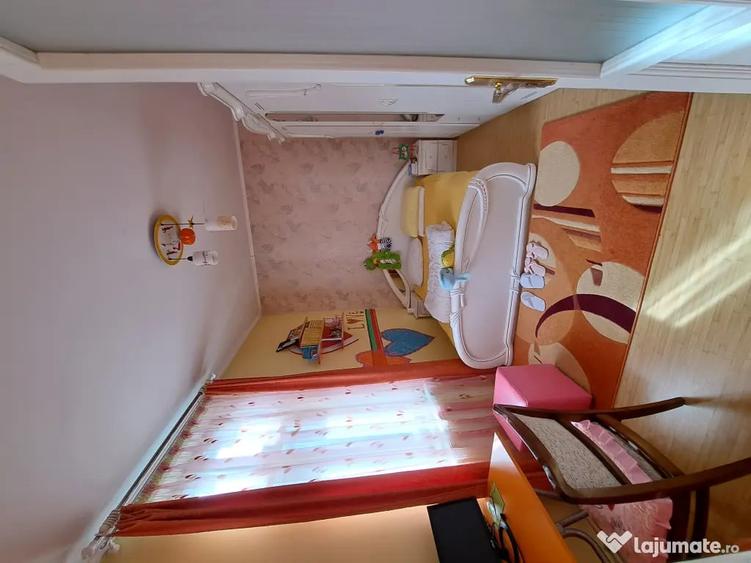 Apartament cu 4 camere decomandat în Central