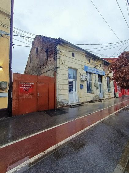 Casă cu Teren 380 Mp în Central