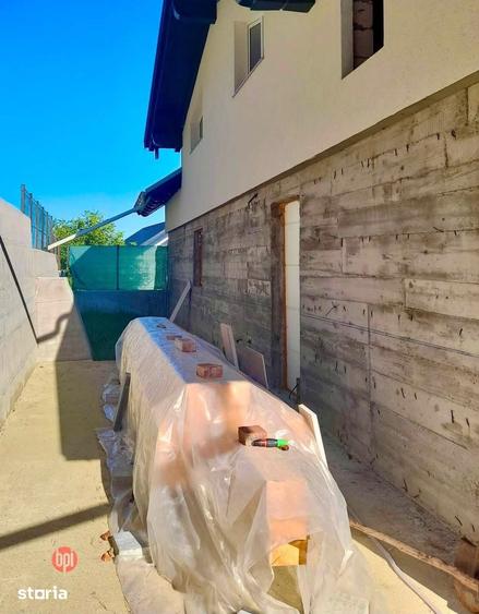 Casă cu 5 camere cu Teren 798 Mp în Slatina