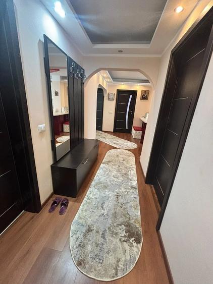 Apartament cu 4 camere decomandat în Central