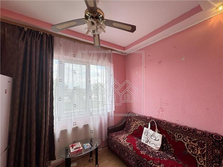 Apartament cu 2 camere decomandat în Terezian