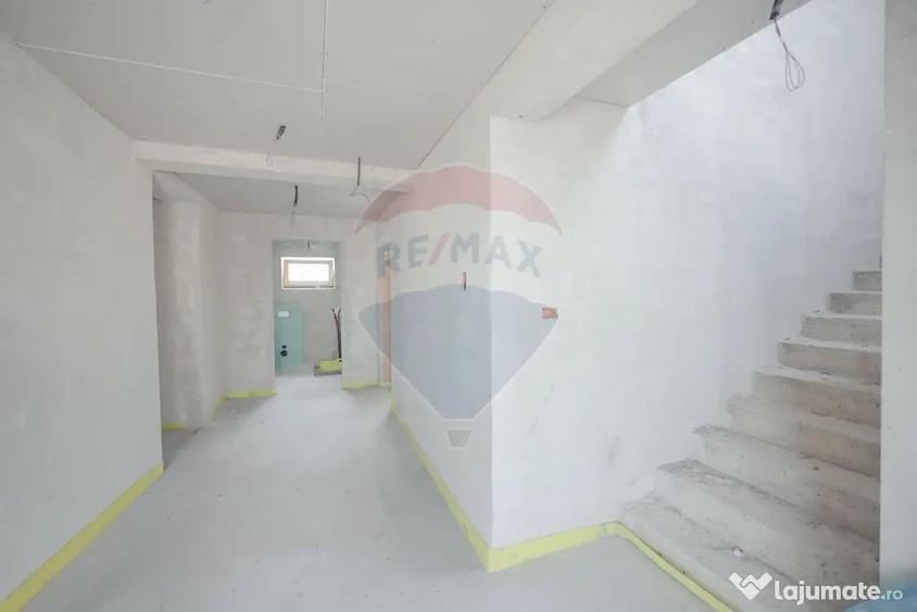 Casă cu 5 camere cu Teren 435 Mp în Săldăbagiu de Munte