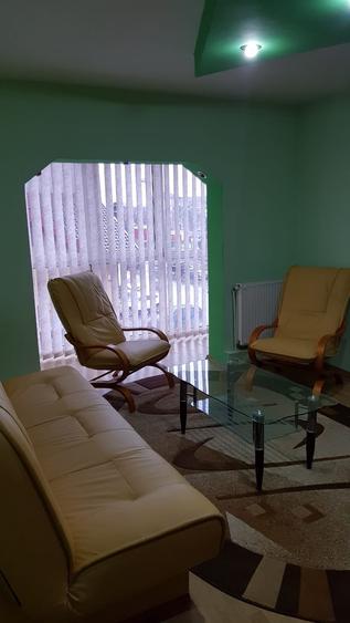 Apartament cu 3 camere semidecomandat în Lunei