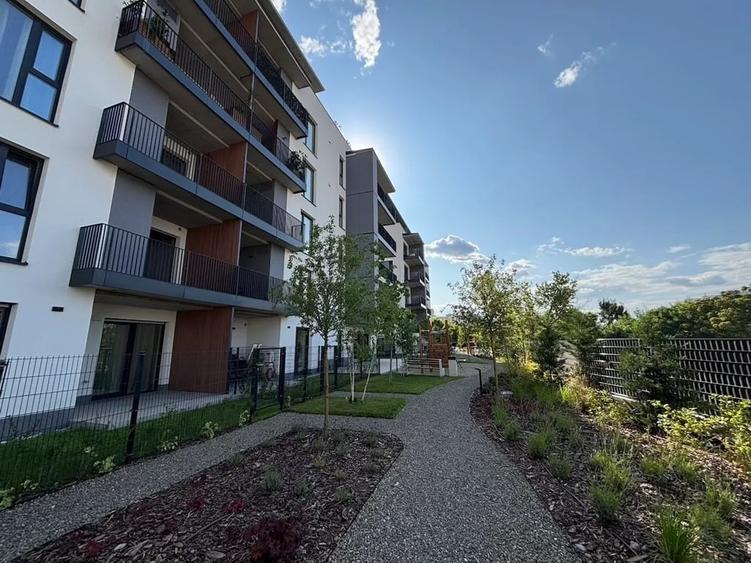 Apartament cu 3 camere decomandat în Doamna Ghica