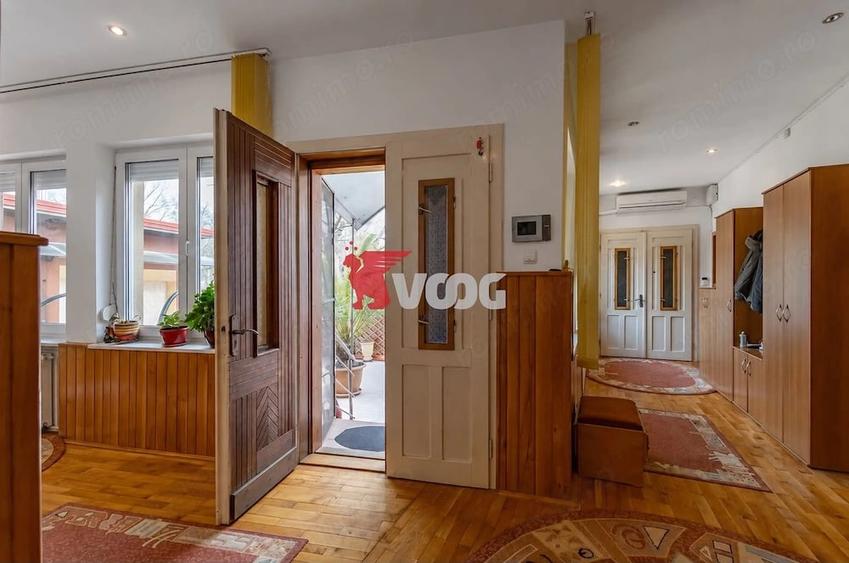 Casă cu 5 camere cu Teren 392 Mp în Central