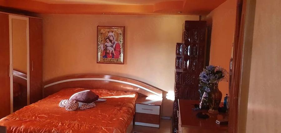 Casă cu 6 camere cu Teren 3887 Mp în Bâlta