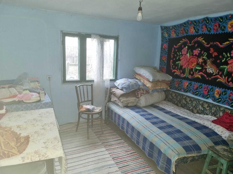 Casă cu 3 camere în Mereșești