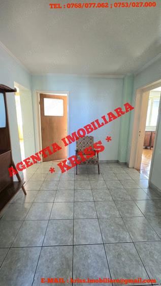 Apartament cu 4 camere decomandat în Teilor