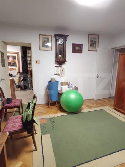 Apartament cu 3 camere decomandat, mobilat în Cornișa