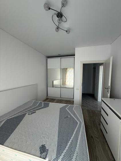 Apartament cu 3 camere semidecomandat în Mihai Bravu