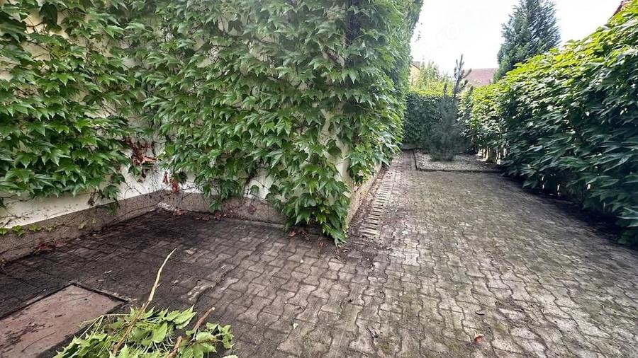 Casă cu 7 camere cu Teren 200 Mp în Ștrand
