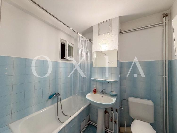 Apartament cu 3 camere decomandat, mobilat în Dacia