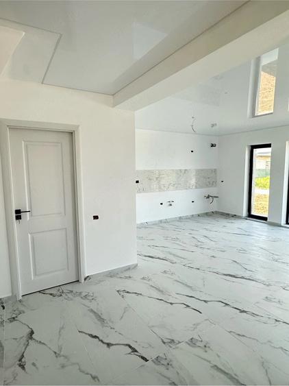 Casă cu 3 camere cu Teren 220 Mp în Central