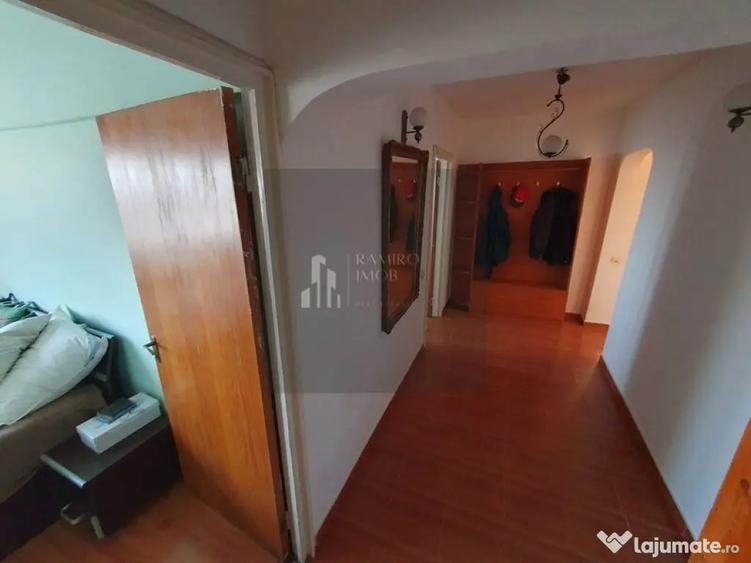 Apartament cu 4 camere decomandat în Costin Georgian