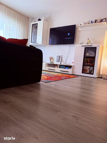 Apartament cu 3 camere decomandat în Drumul Taberei