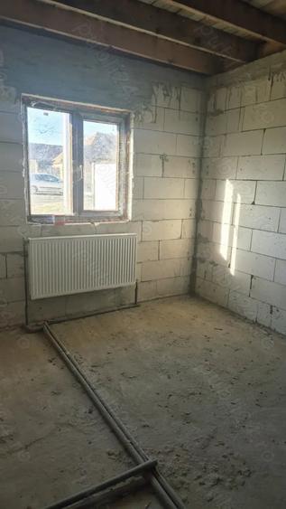 Casă cu 3 camere în Fibiș