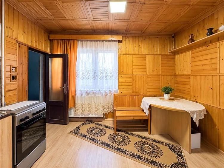 Casă individuală cu 4 camere cu Garaj în Exterior Est