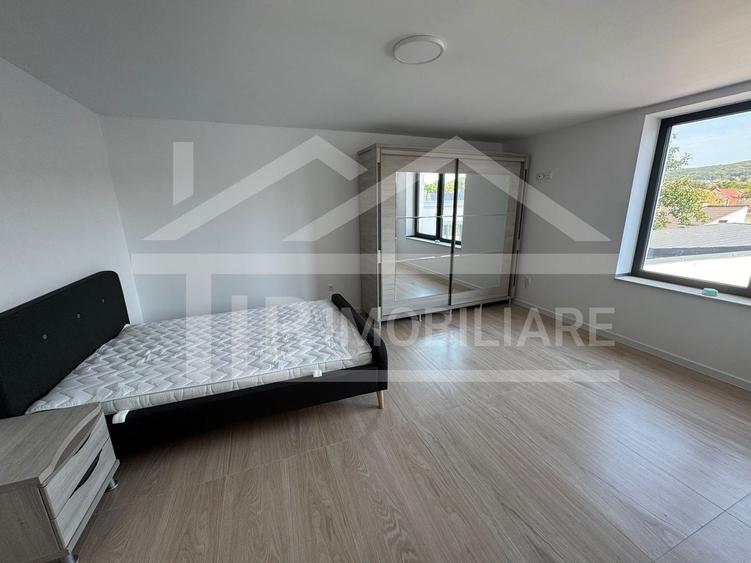 Apartament cu 3 camere semidecomandat în Central