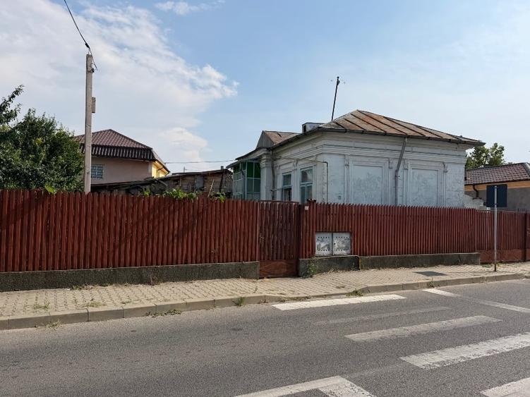 Casă individuală cu 3 camere cu Canalizare în Central