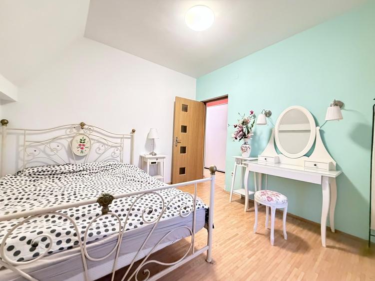 Apartament cu 3 camere decomandat, mobilat în Aradului
