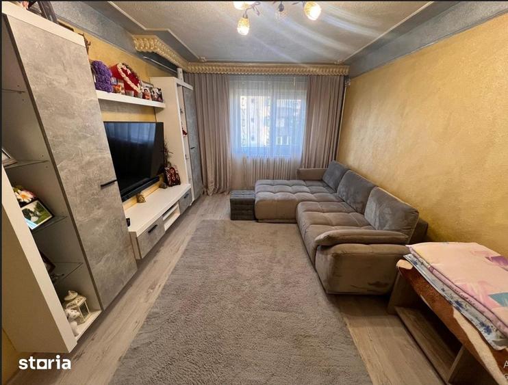 Apartament cu 3 camere decomandat în Canta