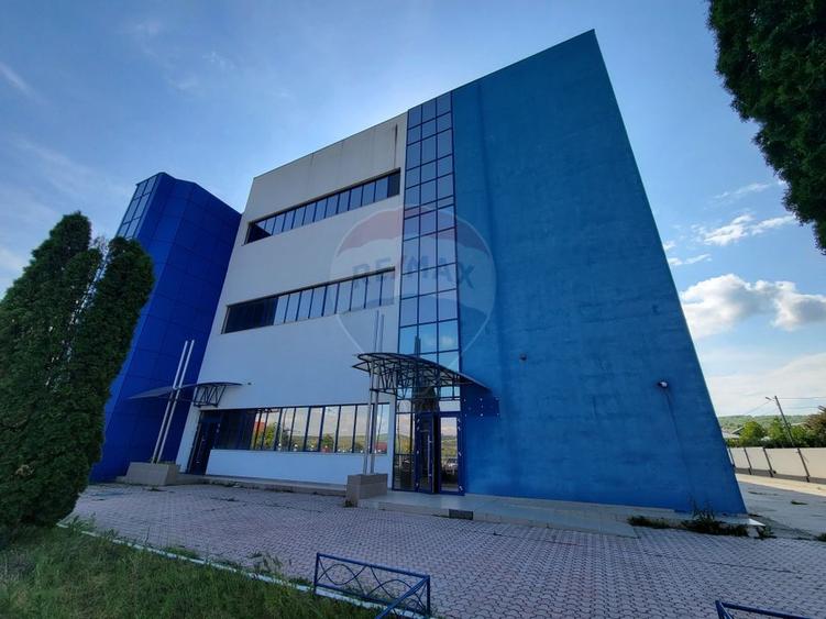 Spațiu comercial, de 1,537.4000244141 mp, în Nord