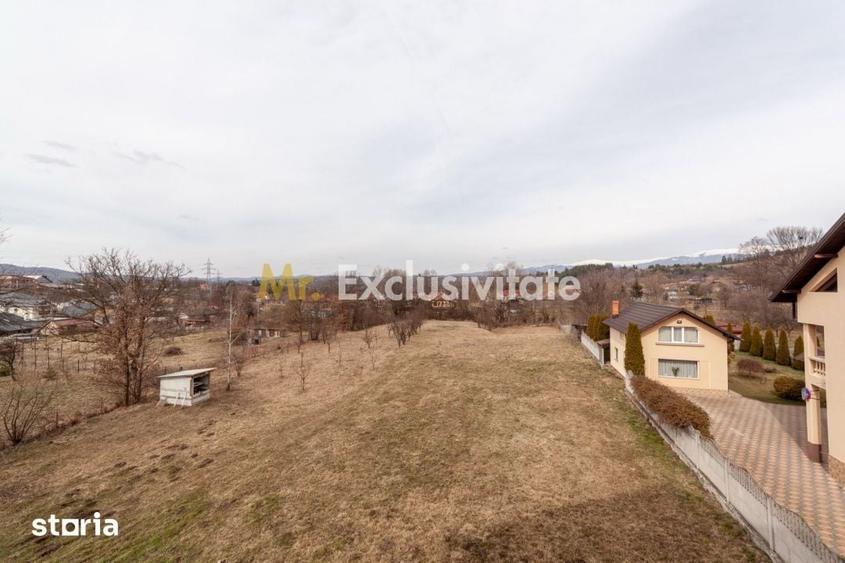Casă cu Teren 4563 Mp în Bughea de Sus