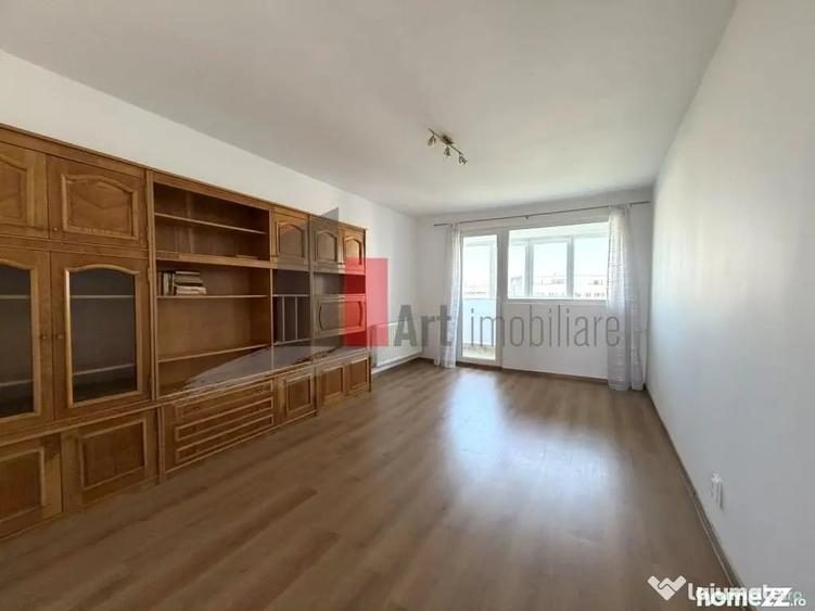 Apartament cu 3 camere decomandat în Dristor