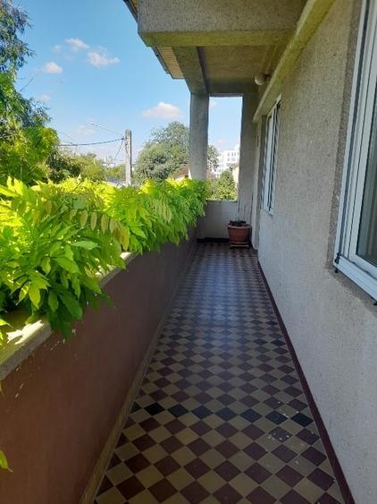 Duplex cu 4 camere cu Canalizare în Semicentral