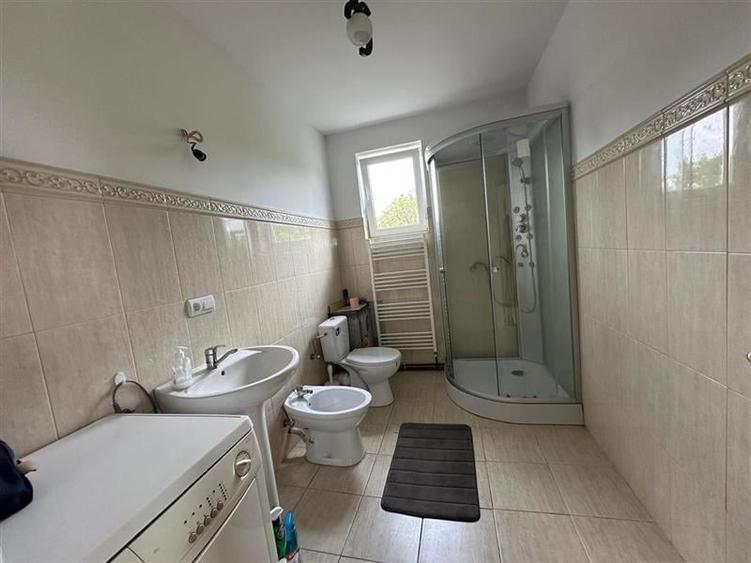 Casă cu 6 camere cu Teren 2100 Mp în Tureni