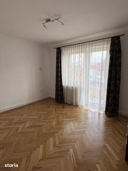 Apartament cu 4 camere în Central