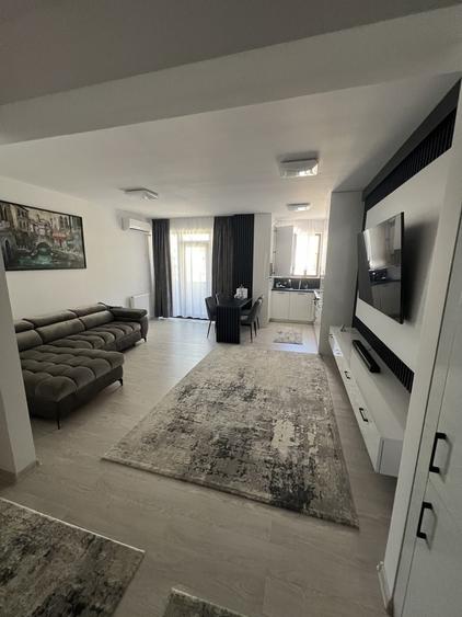 Apartament cu 3 camere nedecomandat în Satu Nou
