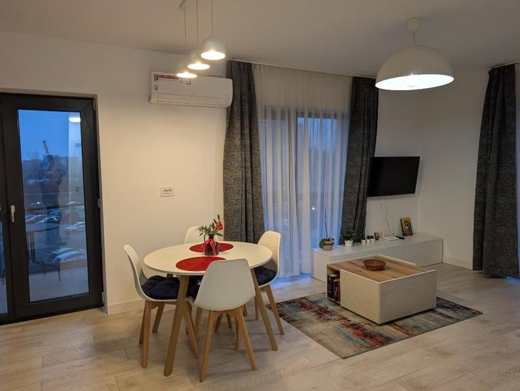 Apartament cu 2 camere decomandat în P-ta Presei Libere