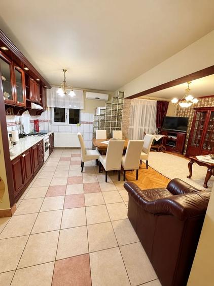 Apartament cu 3 camere decomandat în Iosia