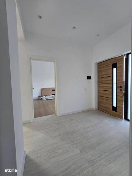 Casă cu 4 camere cu Teren 444 Mp în Dobroești