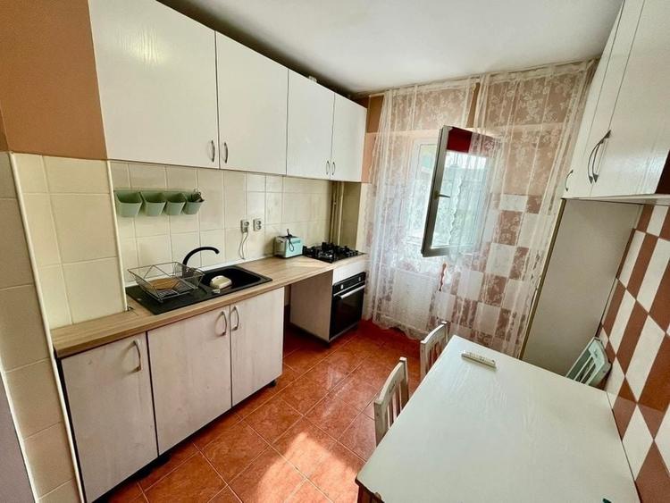 Apartament cu 3 camere decomandat, mobilat în Iancului