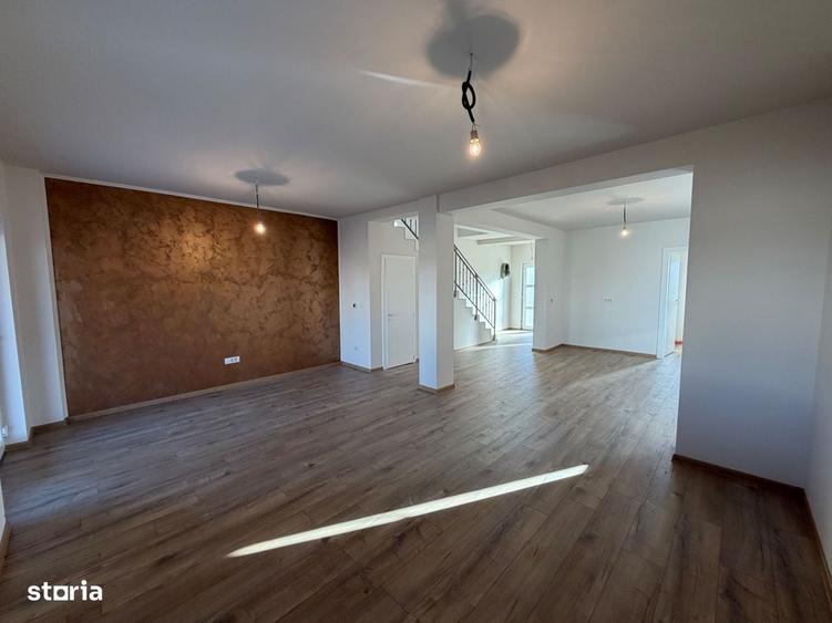 Casă cu 4 camere în Central