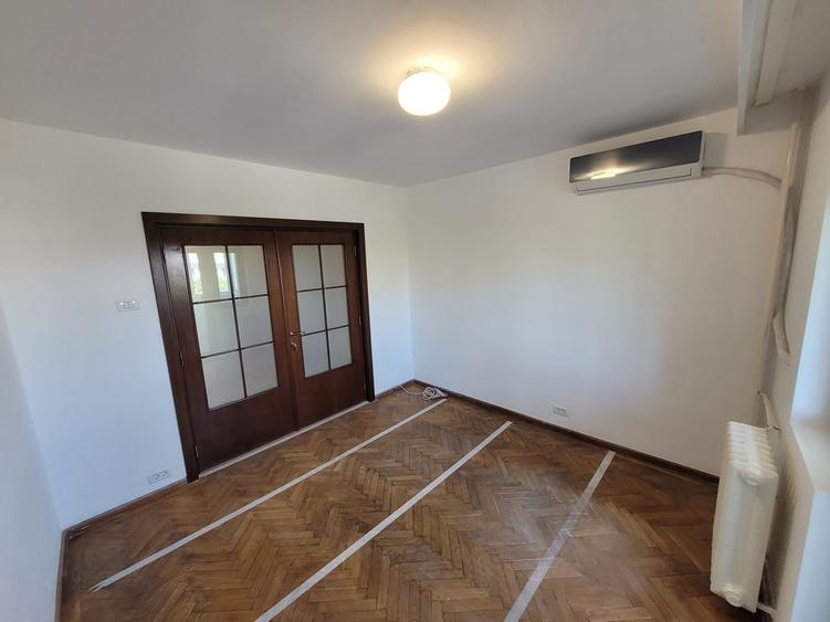 Apartament cu 4 camere decomandat în P-ța Unirii