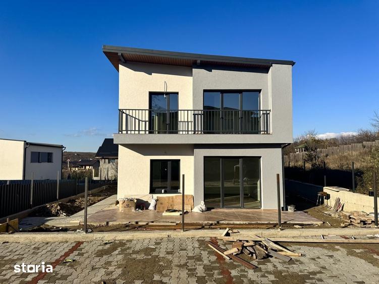 Casă cu 4 camere cu Teren 300 Mp în Bucium