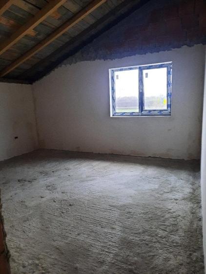 Casă individuală cu 5 camere cu Teren 550 Mp în Tărtășești