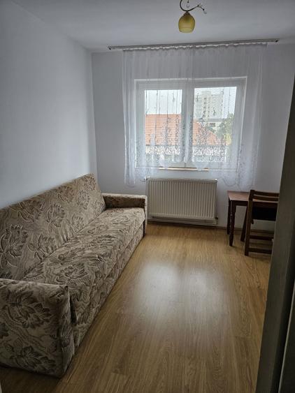 Apartament cu 3 camere decomandat în Micro 16