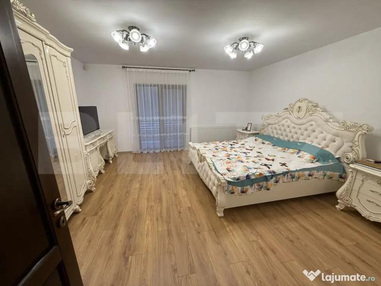 Casă cu 7 camere cu Teren 3173 Mp în Central