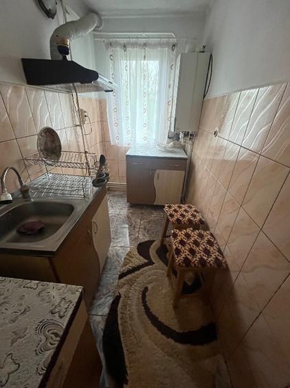 Apartament cu 3 camere semidecomandat în Viziru 1
