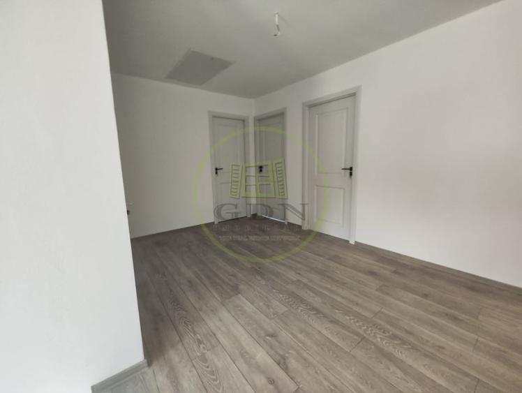 Casă individuală cu 5 camere cu Canalizare în Bariera Vâlcii