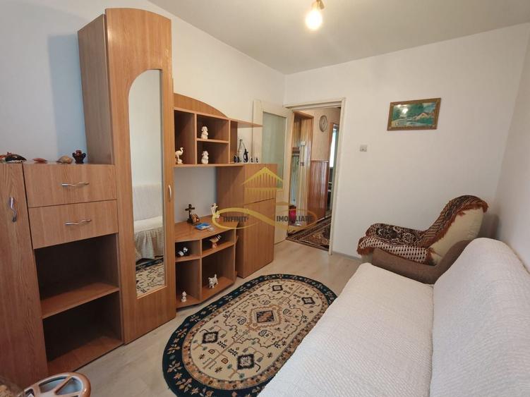 Apartament cu 3 camere decomandat, mobilat în Alexandru cel Bun