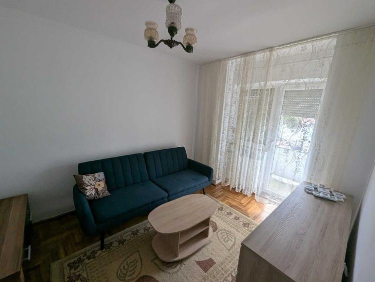 Apartament cu 3 camere semidecomandat în Central