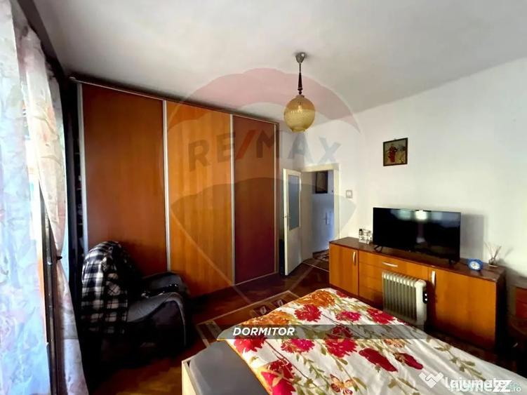 Casă cu 6 camere cu Teren 423 Mp în Valea Roșie