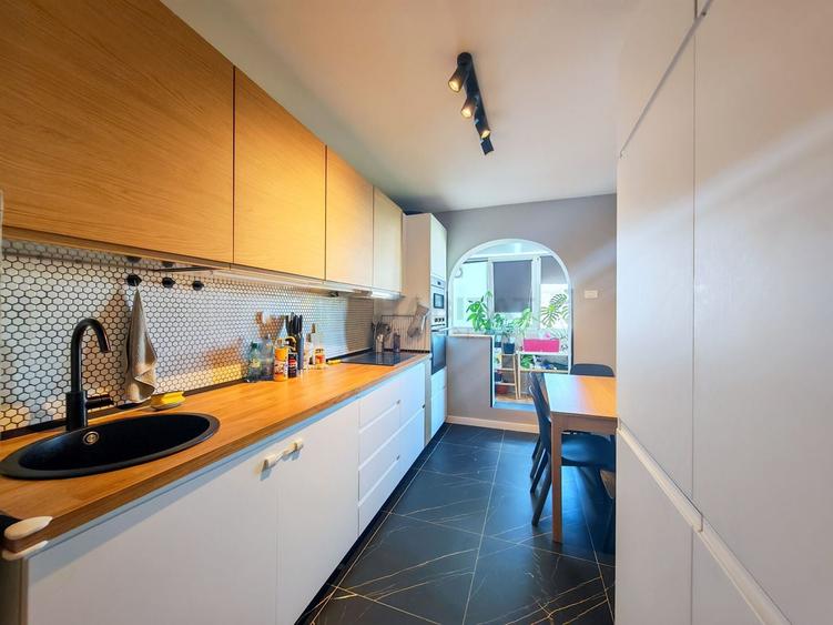 Apartament cu 4 camere semidecomandat, mobilat în Olteniței