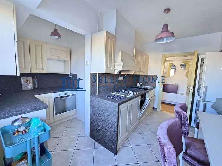 Apartament cu 4 camere decomandat, mobilat în P-ța Unirii